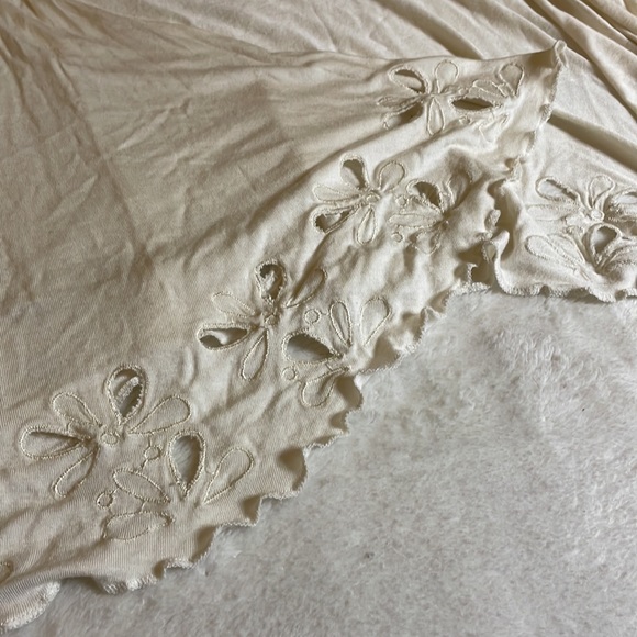 Candie’s Off White Cropped Shrug with Lace Floral Detail size Small - Picture 5 of 5